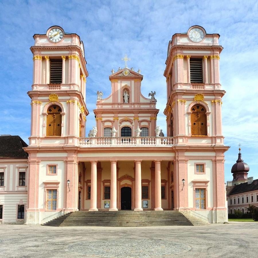 Gaestehaus Benediktinerstift Goettweig - Bed & Breakfast Monastery Bed & Breakfast Furth bei Gottweig Exterior foto